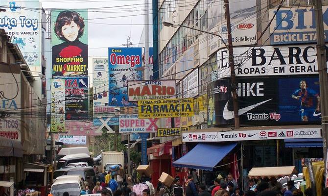 Ciudad del Este, no Paraguai, tem no público brasileiro seu principal mercado