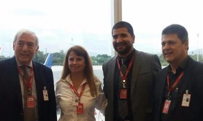 Equipe da Avianca no Galeão na estreia da aeronave: Ian Gillespie, Marcia Souza, Carlos Cáceres e Valci Souza
