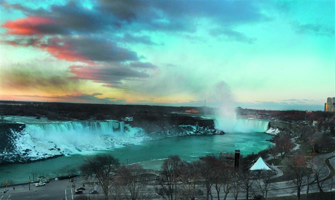 As Cataratas do Niagara dividem o Canadá dos Estados Unidos