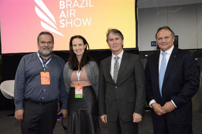 Artur Luiz Andrade, da PANROTAS, moderou o debate, com Fabiana Todesco, da SAC, Oracio Marquez, da Iata, e Rui de Aquino, da Two Flex