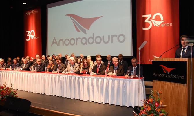 Juarez Cintra Neto, presidente da Ancoradouro, e seu discurso encorajando os convidados a acreditarem na retomada do País