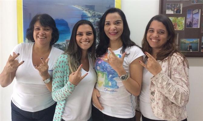 Adriana Fraga, Lorrane Marinato e Nathalia Peres da Itatur, com Glaucia Barbosa, dos hotéis Hard Rock All Inclusive (terceira da esquerda para a direita)