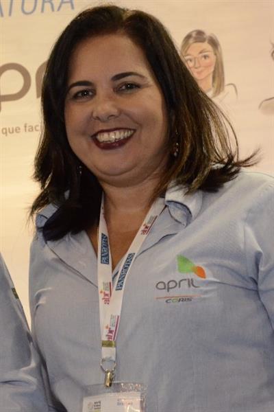 Claudia Brito, nova gerente comercial nacional da April Brasil