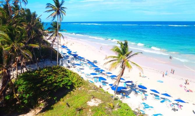 Praia em Barbados, no Caribe
