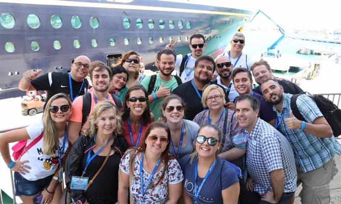 Grupo faz visita técnica no navio Disney Wonder