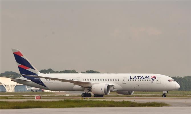A Latam cancelou os voos para o Brasil e os passageiros não conseguem contato com a empresa na África do Sul.