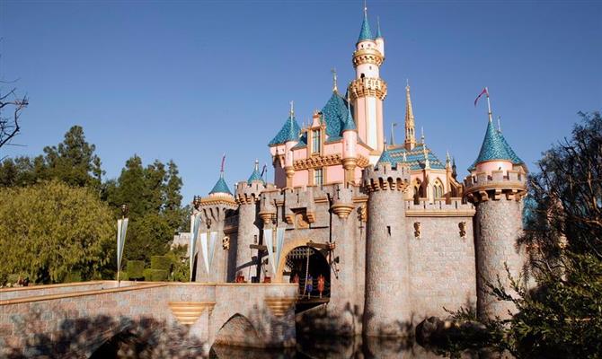Disneyland Resort é estabelecido como o primeiro superponto de distribuição de vacinas contra a covid-19 em Orange County