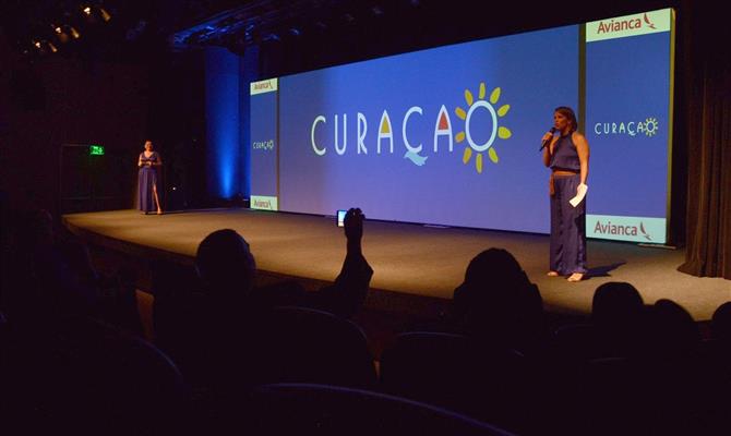 Janaína Araujo e Gisele Makinde, do Turismo de Curaçao, comandaram a apresentação do destino