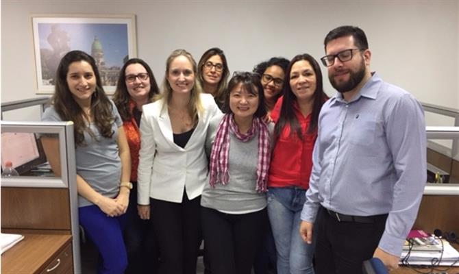 Cristina Colin (de branco no centro) com a equipe da Visual Turismo de São Paulo que participou do treinamento