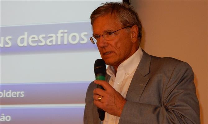 Roland de Bonadona durante debate no Senac São Paulo