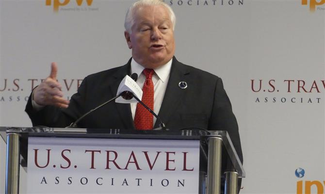 Roger Dow preside a US Travel Association