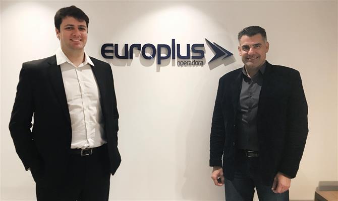 Peter Weber, diretor da Europlus, com o novo contratado, Alexandre Tedesco