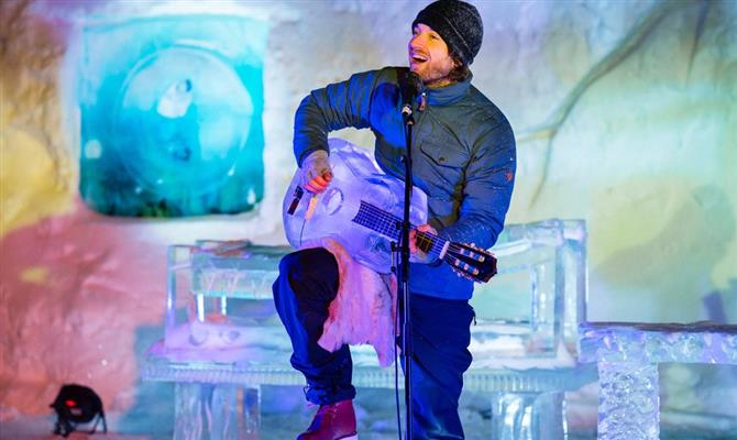 Já ouviu o som de instrumentos feitos de gelo? No Ice Festival é possível