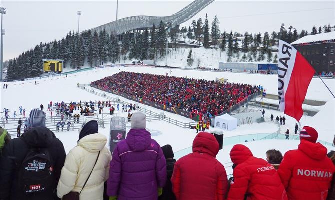 O campeonato de esqui em Holmenkollen é um dos eventos esportiuvos mais esperados no calendário norueguês