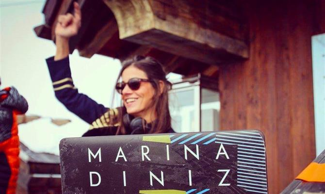 A DJ Marina Diniz em ação