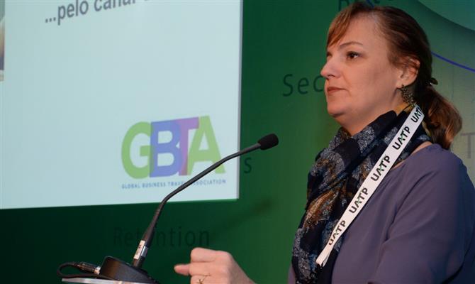 Gabriela Otto, da HSMai, durante apresentação no GBTA Conference