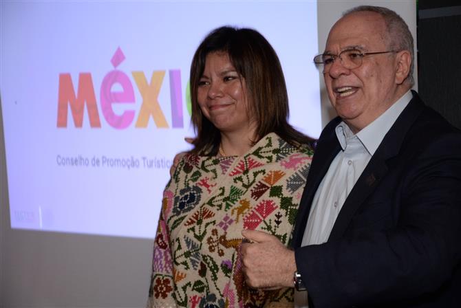 Diana Pomar, do Turismo do México, e Aristides Cury, do Skal