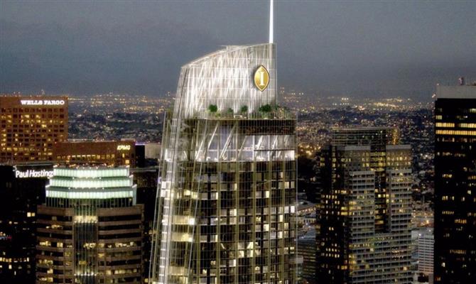 Hotel fica em edifício de 335 metros de altura, o maior de Los Angeles