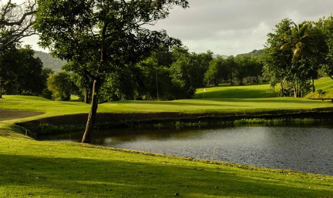 St. Lucia Golf Club conta com 1829 jardas distribuídas em campos, arborizados e repletos de pequenas lagoas
