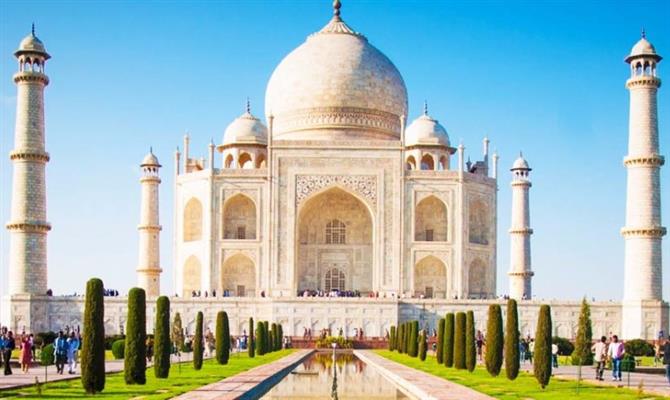O Taj Mahal (foto) situa-se em Uttar Pradesh