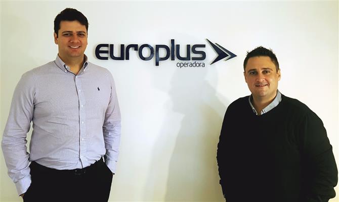 Peter Weber, diretor de Operações da Europlus, com o novo contratado, Ricardo Amílcar