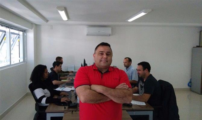 Sandro Luiz, gerente da recém-aberta filial da Confiança em Florianópolis