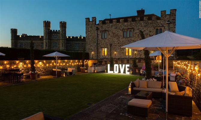 O jardim do Castelo de Leeds preparado para uma cerimônia