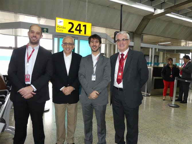 João Pedro Pita, do GRU Airport, entre Frederico Pedreira, José Efromovich e Tarcísio Gargioni, presidente, CEO e VP da Avianca Brasil, respectivamente