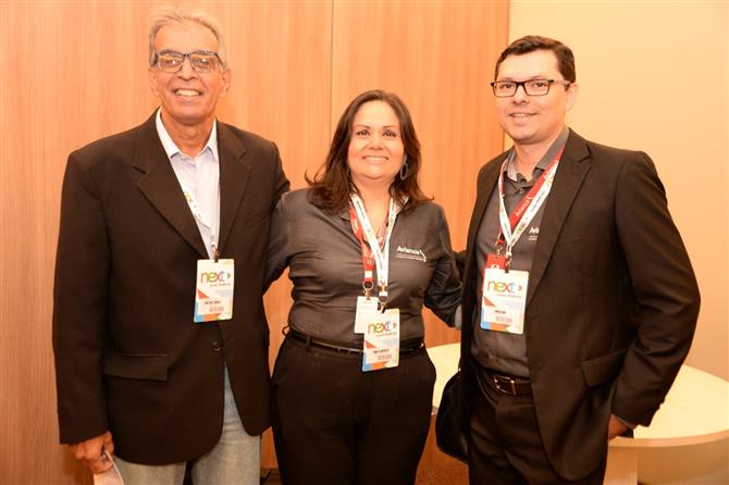 Artur Andrade, da PANROTAS, Airton Cabral Jr., da secretaria de Turismo de Fortaleza, e Jackey Guimarães, da Costa Verde Turismo