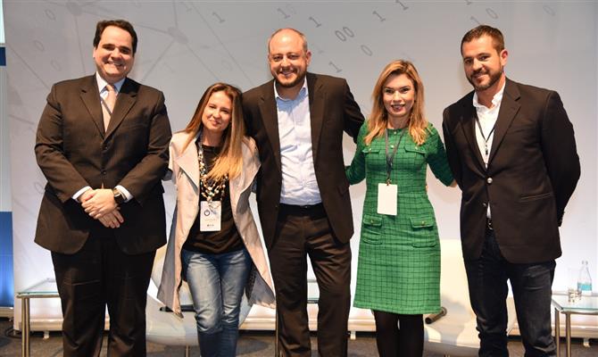 Eduardo Bernardes (Gol), Ligia Zotini (Voicers), Eduardo Murad (HRS), Valeria Soska (Concur) e Philip Chaves (Uber Enterprise Latam)
