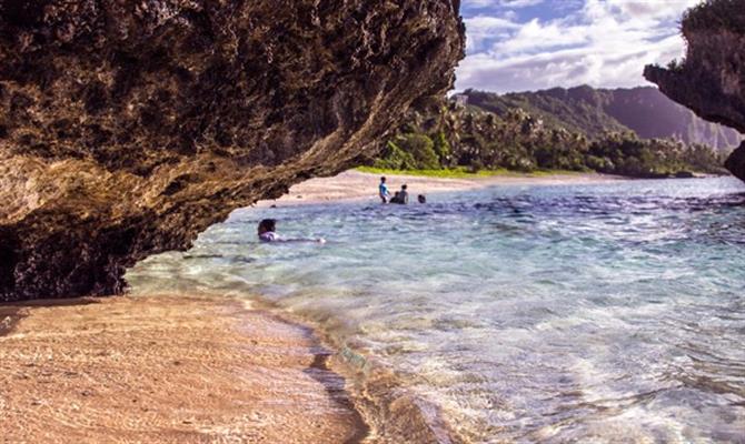 Mergulho de snorkel nas águas de Guam é obrigatório