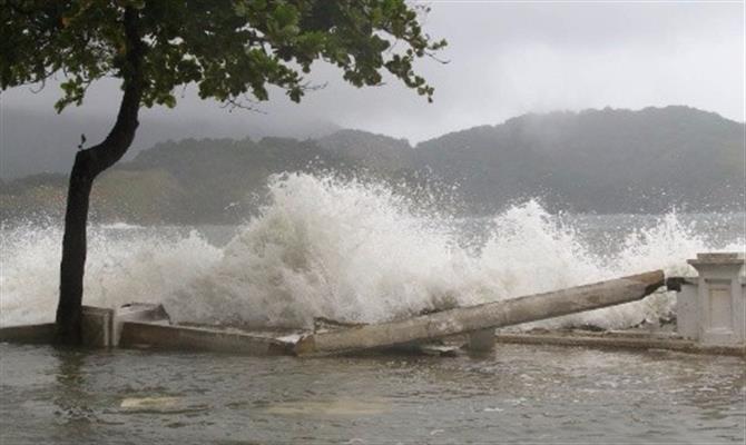 Mudanças climáticas elevarão as marés das praias de Santos, e esse problema é da prefeitura agora
