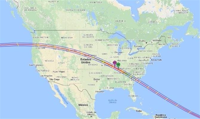 As faixas coloridas no mapa mostram as regiões onde a observação do eclipse solar total nos EUA será possível. O ponto roxo é o local onde o eclipse terá maior duração, e o ponto verde é o local em que haverá o maior eclipse, ou seja, o céu ficará mais escuro.