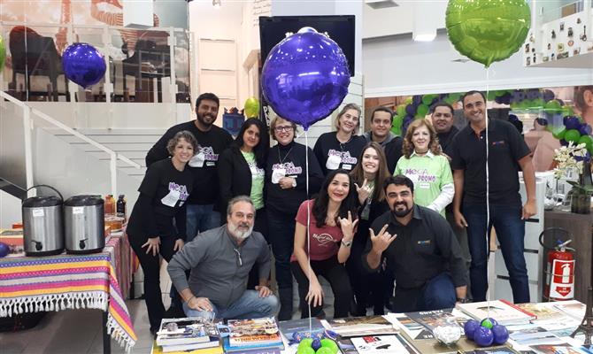 Glaucia Barbosa com a equipe da agência Rosa Massoti