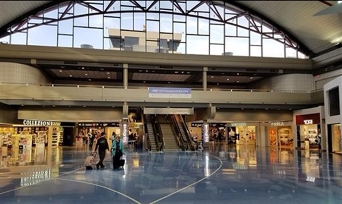 Aeroporto de Pittsburgh é o primeiro a abrir os terminais a não-passageiros desde 11/09/2001