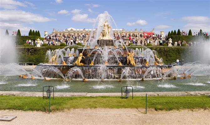 Os espetáculos Les Grandes Eaux de Versailles acontecem de abril a outubro às terças-feiras, sábados e domingos. 
