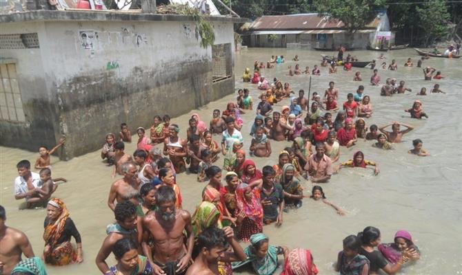 O nível de água diminuiu, mas Bangladesh ainda sofre com os problemas pós-tempestades