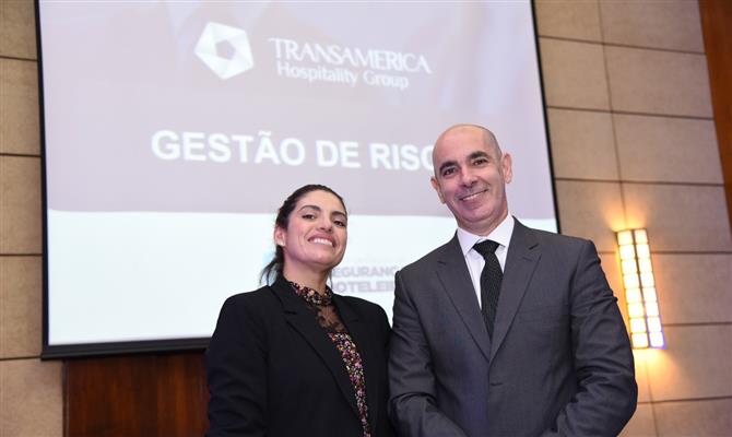 O diretor executivo da rede, Heber Garrido, com a gerente de Marketing, Angela Leandro
