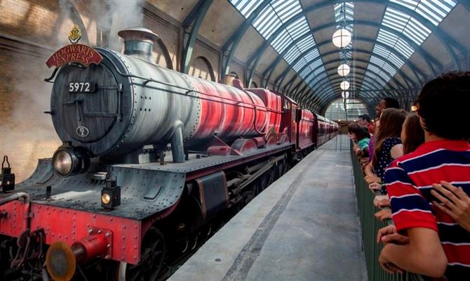 O Hogwarts Express, atração do complexo Harry Potter que liga os dois parques em Orlando