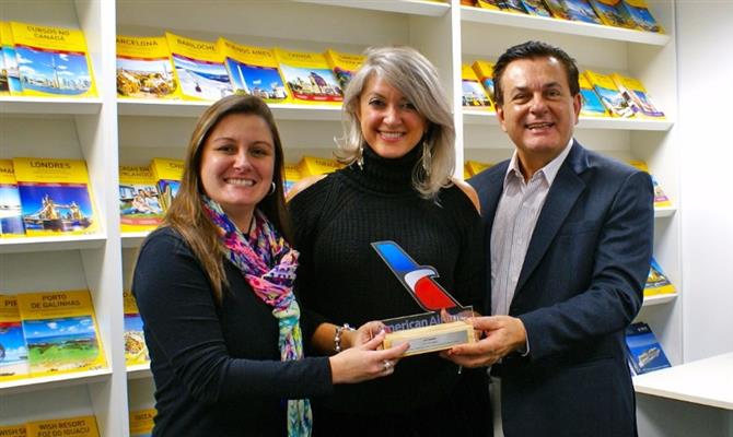 Melissa Rosa, gerente de Produtos para Estados Unidos e Canadá, Cátia Frias, gerente de Contas da American Airlines e Valter Patriani, vice-presidente de Marketing, Produtos e Vendas da CVC