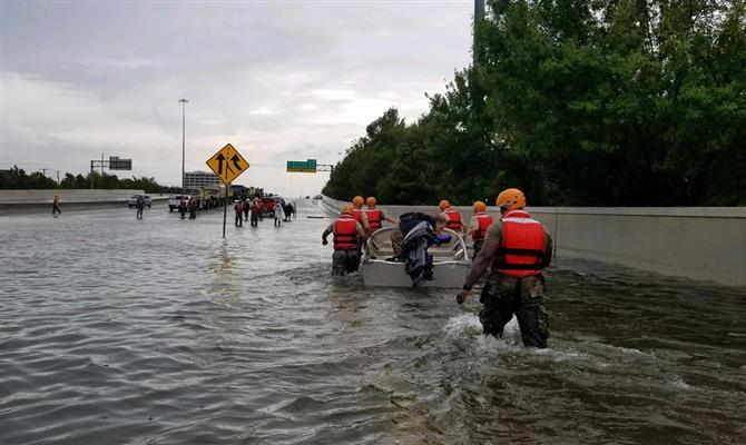 Inundação em Houston, após a passagem do Furacão Harvey