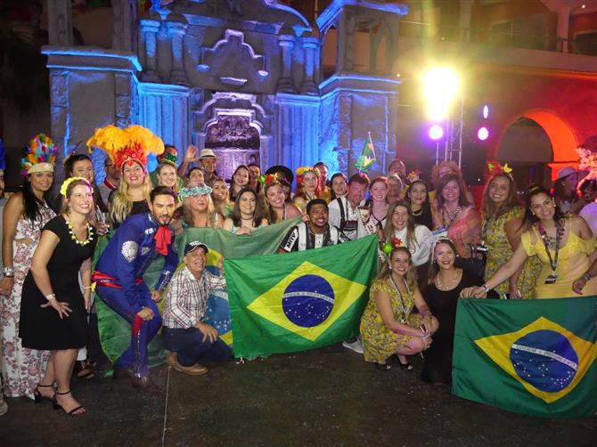 Parte da comitiva brasileira na Fam Fest Latam. É a maior entre todos os doze países participantes