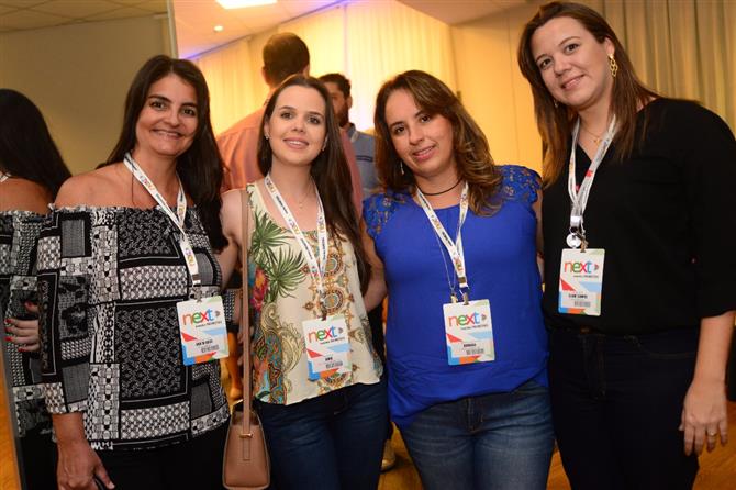 Eliane Campos, da Rextur Advance, Ana di Sicco, da Hello Viagens, Lydiane Fukayama, da Rextur Advance, e Angelo Marcolin, também da Rextur Advance