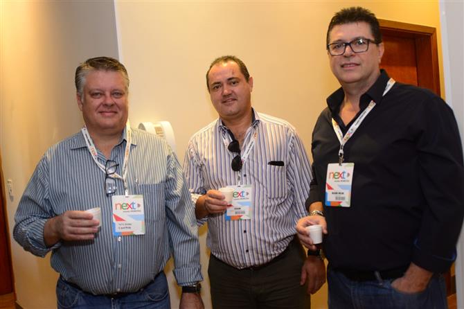 Eliane Campos, da Rextur Advance, Ana di Sicco, da Hello Viagens, Lydiane Fukayama, da Rextur Advance, e Angelo Marcolin, também da Rextur Advance