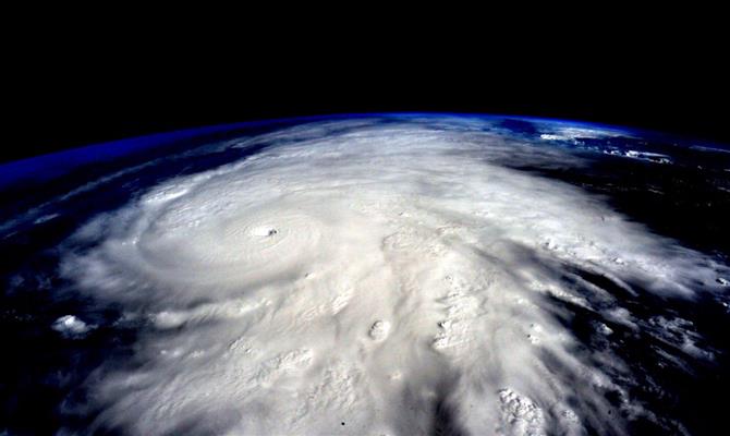 Antes de atingir o solo, o furacão Patricia foi apontado como o mais forte da história