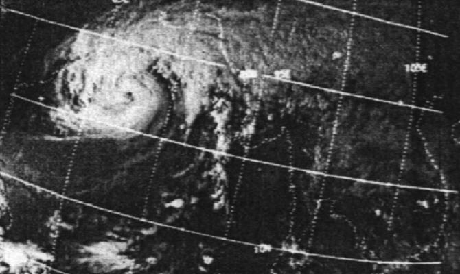 Estima-se que morreram mais de 300 mil pessoas durante a passagem do ciclone Bhola