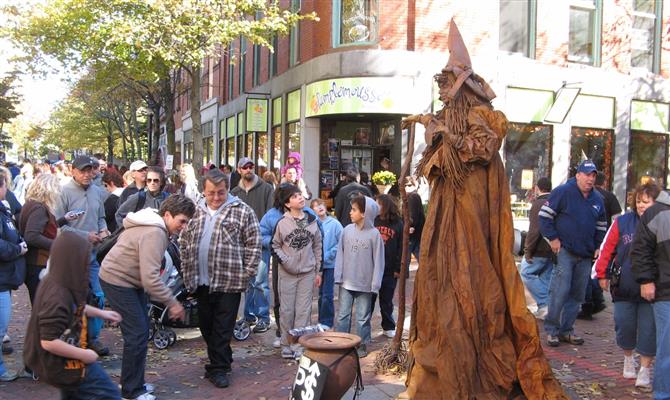 Mercado das Bruxas e Festival de Doces de Halloween acontece em 28
