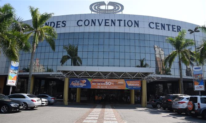 Mais de 6 mil pessoas estiveram no Mendes Convention Center no primeiro dia de Feirão