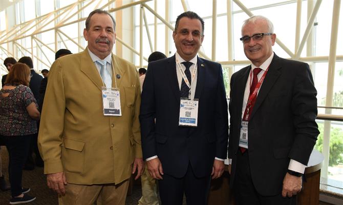 Pedro Costa, da Abav Bahia; Claiton Armelin, da CVC, e Tarcisio Gargioni, VP da Avianca Brasil, são alguns dos presentes na abertura da Abav Expo