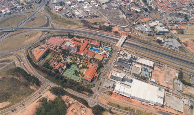 Foto aérea mostra as obras do complexo em Campinas